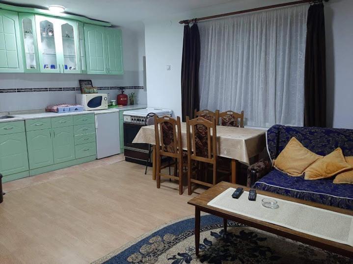 Privatni Smestaj Dobri Dobrosin Exterior photo